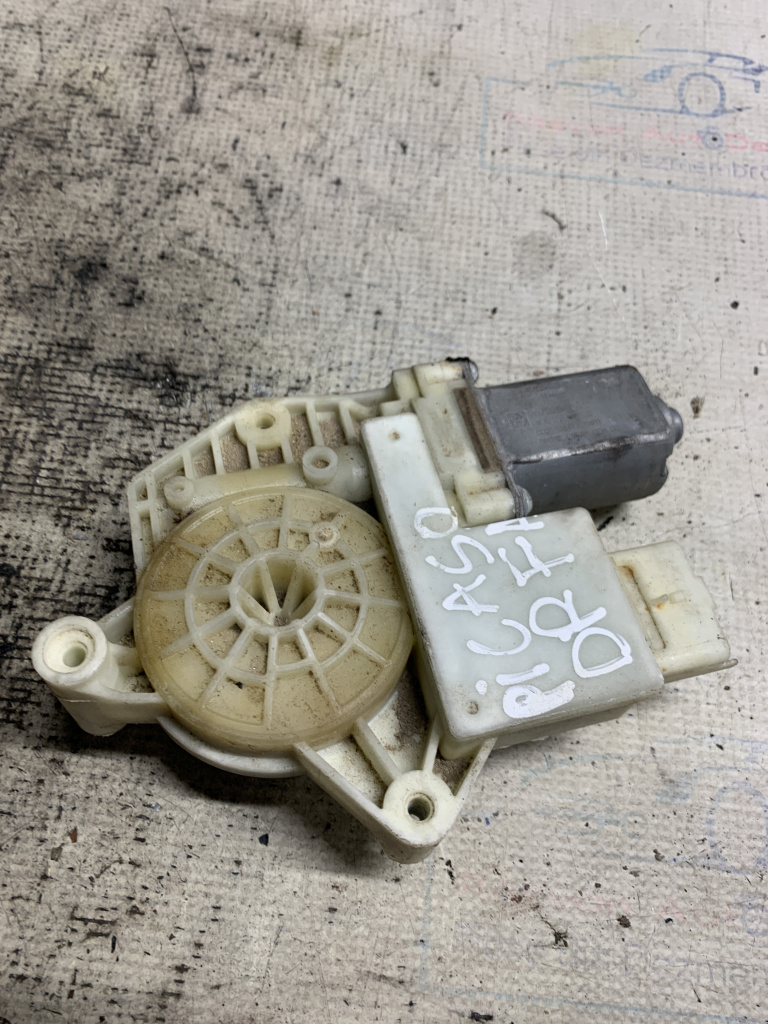 Motoras macara dreapta fata Citroen C4 Picasso - Benzina 2015, 9675288880