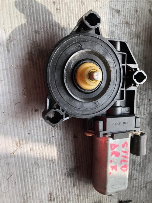 Motoras macara dreapta fata fiat stilo 50001601