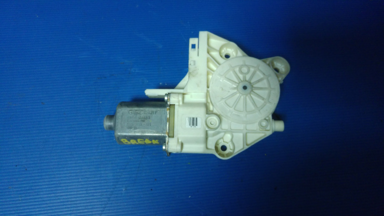 Motoras macara dreapta fata ford focus 2 break 0130822216 4m5t-14553