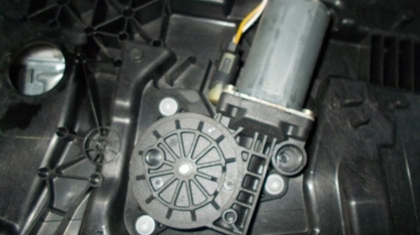 Motoras macara dreapta fata Ford Fusion (JU) 2002-In prezent