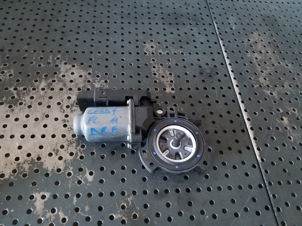 Motoras macara dreapta fata kia ceed 1 402054d 403951a8 440850c