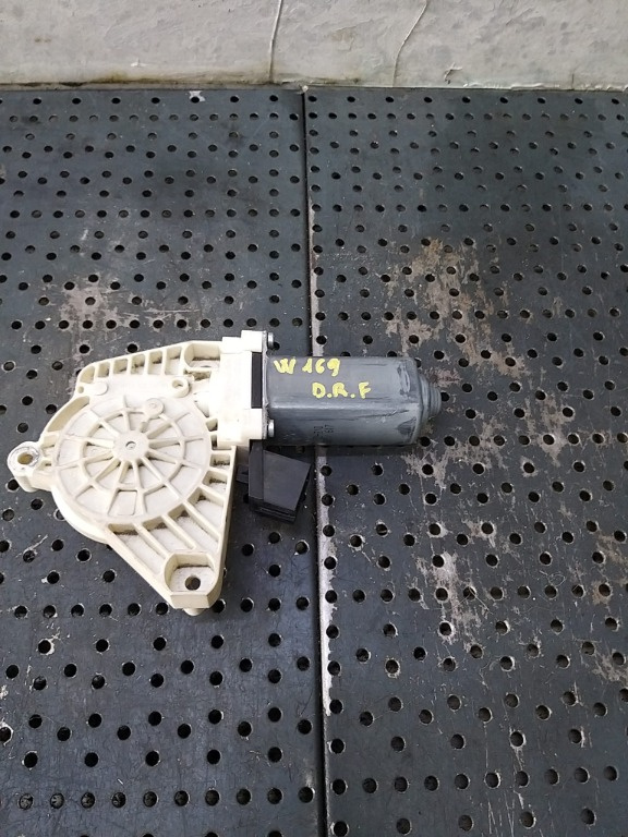 Motoras macara dreapta fata mercedes a class w169 996145102 7746013102 a1698204442