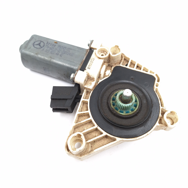 Motoras Macara Dreapta,fata Mercedes-Benz B-CLASS (W245) 2005 - 2011 A1698204442, A 169 820 44 42, 1698204442, 996145102, 996145-102, 7746013102, 774-60131-02, 20010430, 20010430, 0536010601