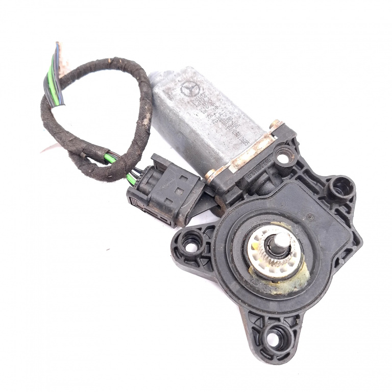Motoras Macara Dreapta,fata Mercedes-Benz C-CLASS (W203) 2000 - 2007 A2208284542, A 220 828 45 42, 119650105, 119650 105, 7743003003, 774 30030 03, 0536004901, 053 60049 01
