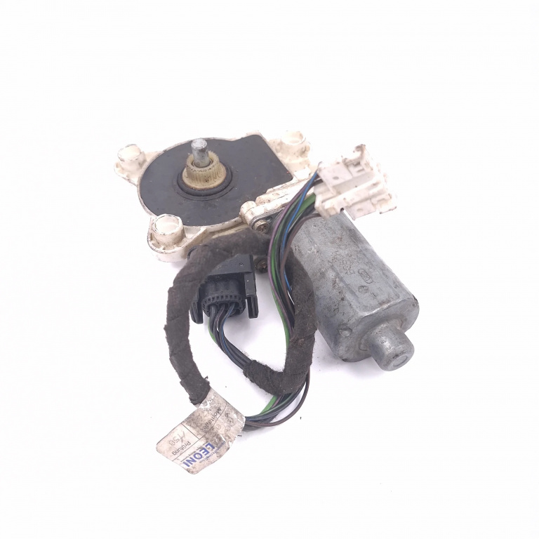 Motoras Macara Dreapta,fata Mercedes-Benz E-CLASS (W211) 2002 - 2009 A2118203042, 993627101, 0130821971