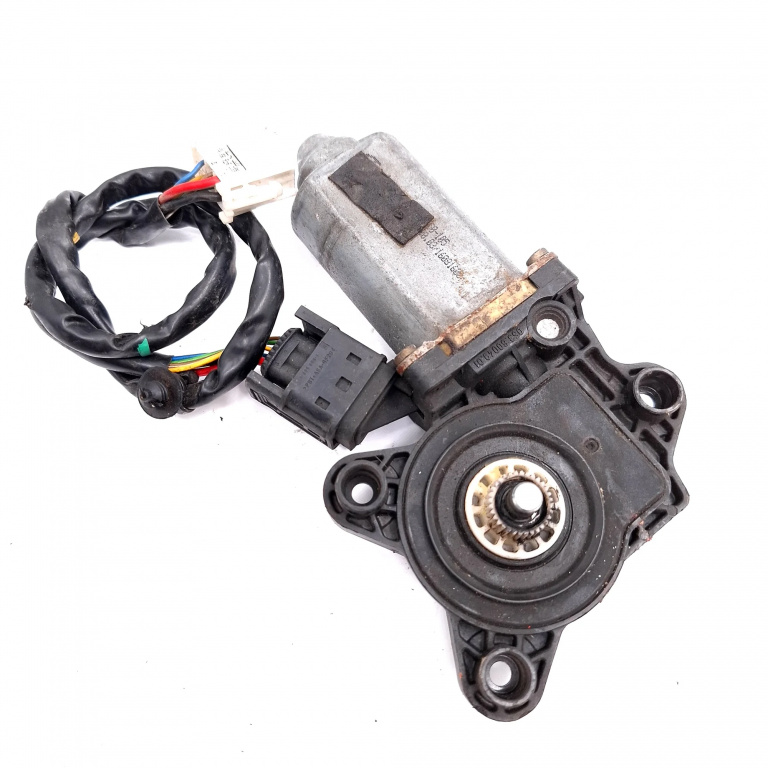 Motoras Macara Dreapta,fata Mercedes-Benz S-CLASS (W220) 1998 - 2005 0536004901