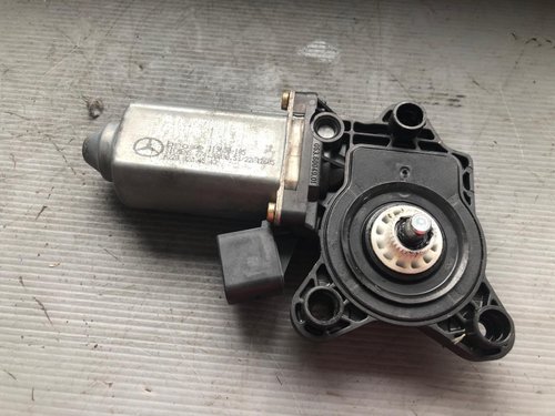 Motoras macara dreapta fata mercedes c-class w203 a2208204542