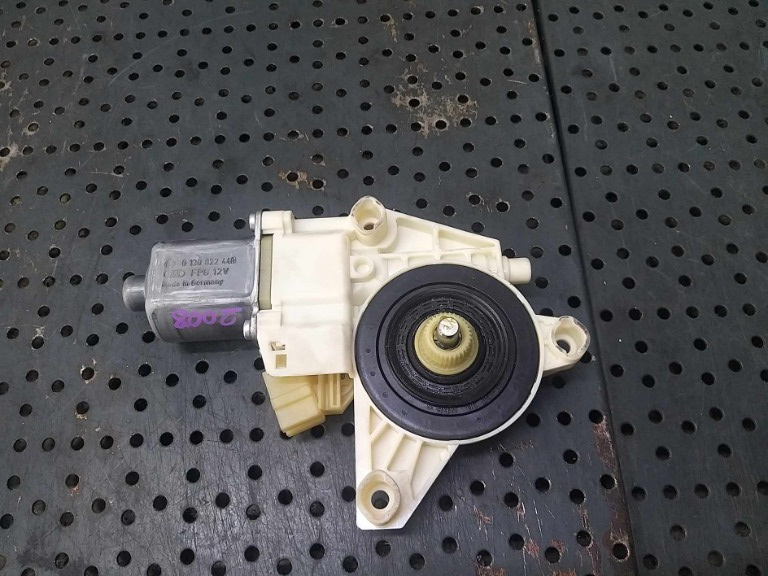 Motoras macara dreapta fata mercedes c class w204 0130822440