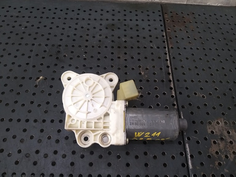Motoras macara dreapta fata mercedes e class w211 0130821971 a2118203042