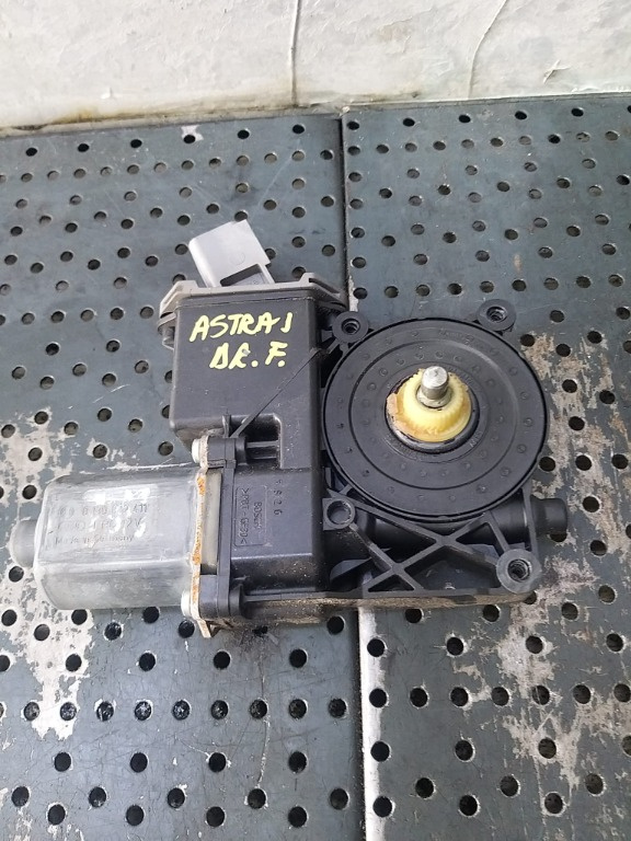 Motoras macara dreapta fata opel astra j 0130822411 966432103