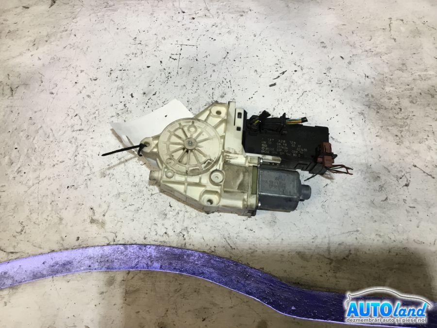 Motoras Macara Dreapta Fata Peugeot 407 6D 2004