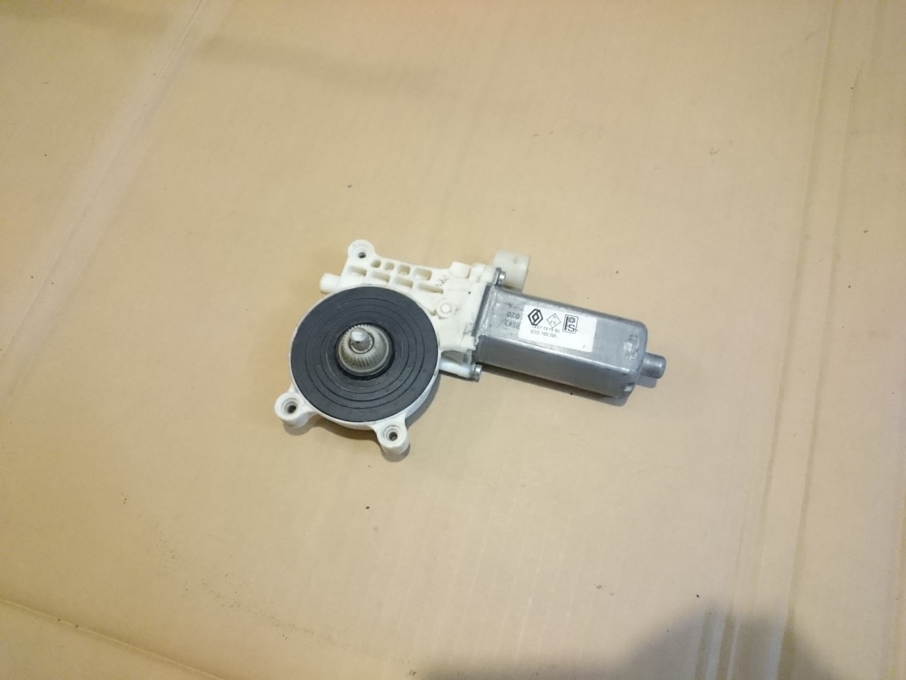 Motoras macara dreapta fata Renault Clio 2 Symbol 3 cod 8200169095