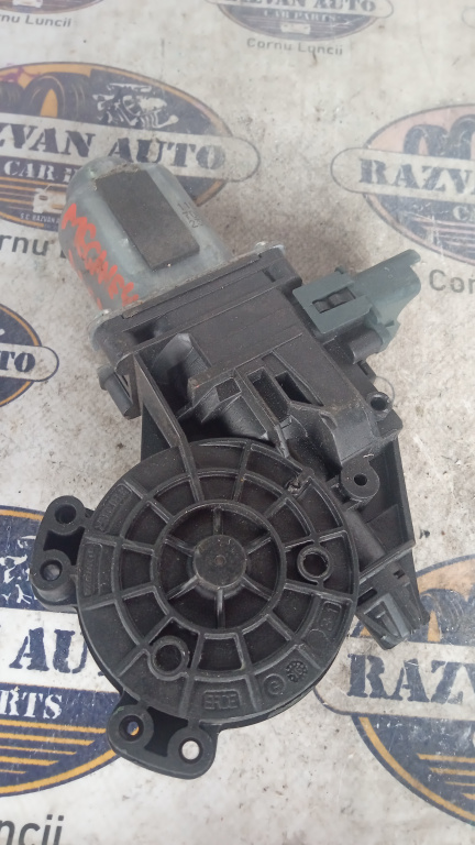 Motoras macara dreapta fata Renault Megane 4, 430106F0