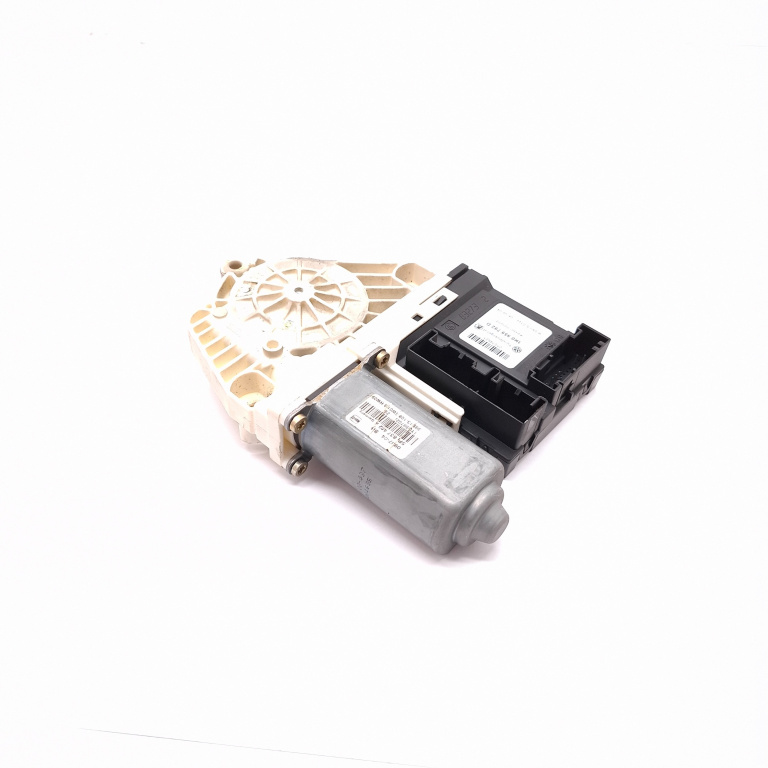 Motoras Macara Dreapta,fata Seat ALTEA (5P1) 2004 - 2015 5P0837402A, 5P0 837 402 A, 1T0959702A, 1T0 959 702 A, 1T0959702, 995913108, 995913-108, 940500, 987621100, 987621-100, 7746005800, 774.60058.00, 25064602, 632726, 0536009302, 053.60093.02, 1K09
