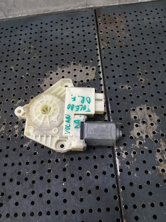 Motoras macara dreapta fata seat toledo 4 kg3 5ja959802h