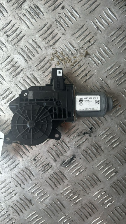 Motoras macara dreapta fata Skoda Fabia 2 facelift an 2012 cod 6R0959802P