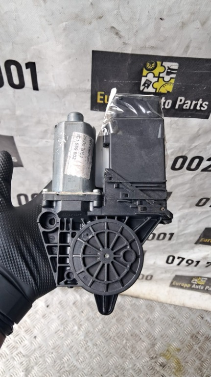 Motoras macara dreapta fata Skoda Superb 1 an 2008 cod 105415-301 / 1C1959802