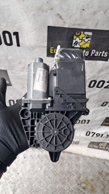 Motoras macara dreapta fata Skoda Superb 1 an 2008 cod 105415-301 / 1C1959802