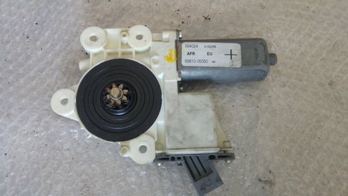 Motoras macara dreapta fata toyota avensis t25 2006 69810-05050