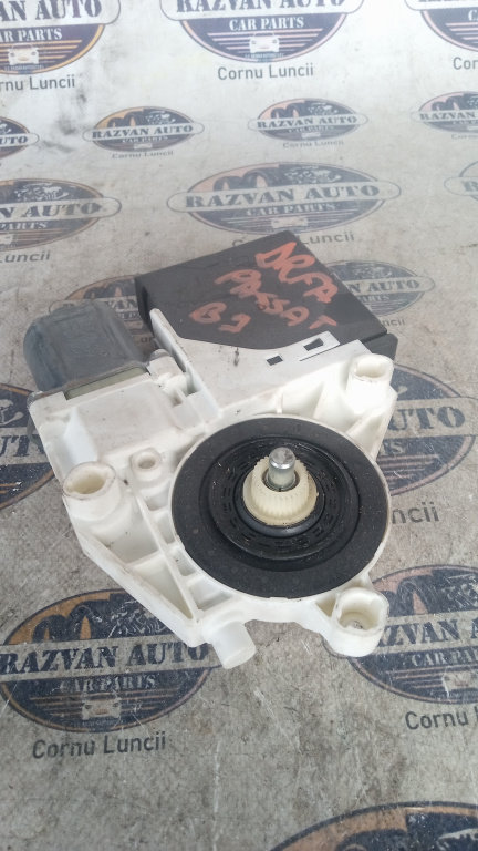Motoras macara dreapta fata Volkswagen Passat B7, 5N0959702F