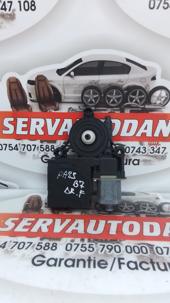 Motoras macara dreapta fata Volkswagen Passat B7 (2010-2014) 2.0 Motorina 2012, 3AA959701 / 0130822451 / 3C0959793B