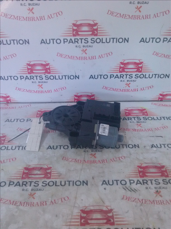 Motoras macara dreapta fata VOLKSWAGEN PASSAT B7