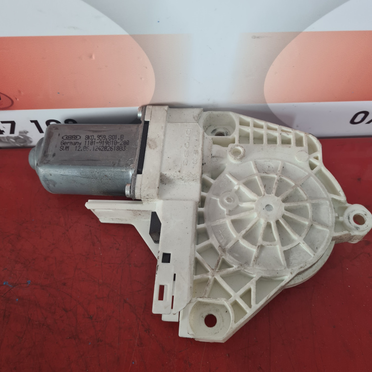 Motoras macara dreapta fata Volkswagen Sharan (2010-2020) [7N] 2.0 Motorina 2012, 8K0959801B