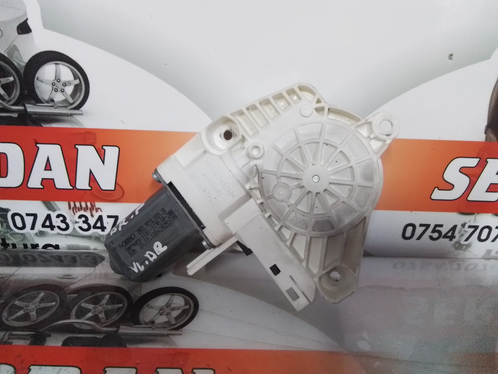 Motoras macara dreapta fata Volkswagen Sharan (2010-2020) [7N] 2.0 Motorina 2013, 8K0959801B