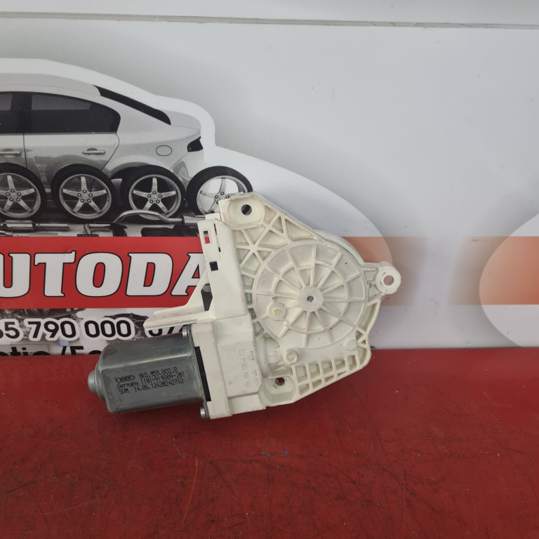 Motoras macara dreapta fata Volkswagen Sharan (2010-2020) [7N] 2.0 Motorina 2012, 8K0959802B