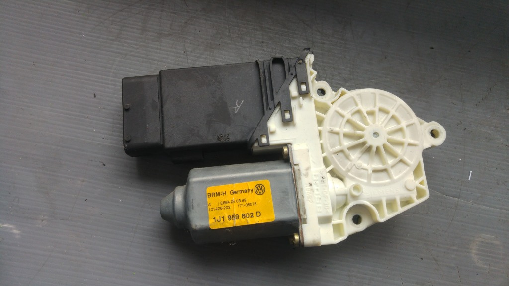 Motoras macara dreapta fata vw golf 4 1j1959802d