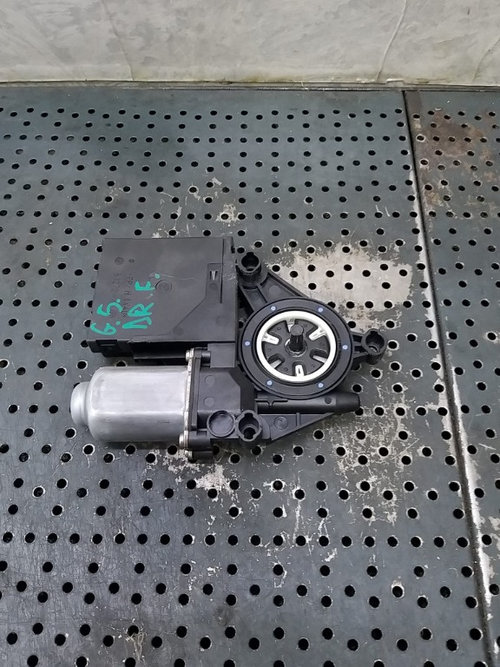 Motoras macara dreapta fata vw golf 5 1k 1k0959702e 1k0959792c