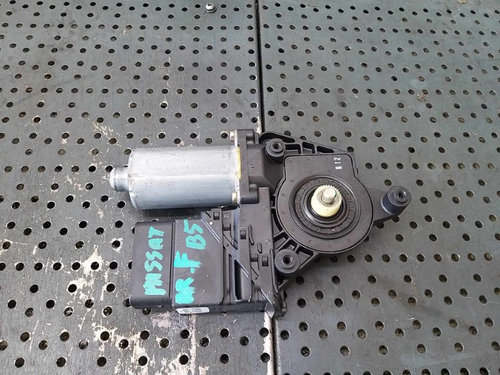 Motoras macara dreapta fata vw passat b5 3b 3b9839752cd 0130821696