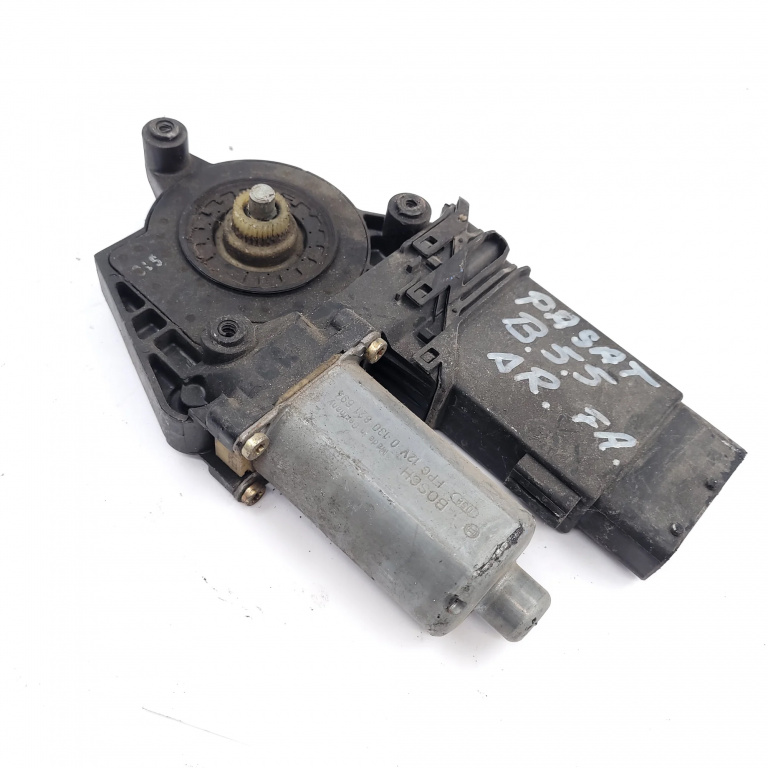 Motoras Macara Dreapta,fata VW PASSAT B5, B5.5 1996 - 2005 105415301, 05074240, HW02S0002100401, 241102, 0130821694