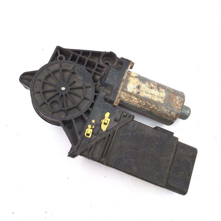 Motoras Macara Dreapta Fata Vw Passat B5, B5.5 1996-2005 0130821694, 105405301, 05074210, 105405-301, 05.0742.10, S0202041203, 160550 Bosch