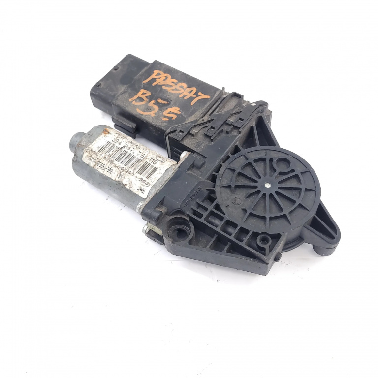 Motoras Macara Dreapta,fata VW PASSAT B5, B5.5 1996 - 2005 F005S00058, 0130821694, 0 130 821 694, 9776105415301, 9776 105415 301, F005 S0 0058, 48923906, 3B4837752MS, 3B4 837 752 MS, 9700105551300