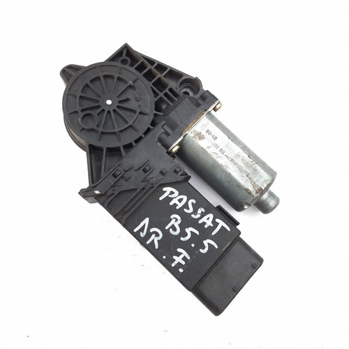 Motoras Macara Dreapta,fata VW PASSAT B5, B5.5 1996 - 2005 0130821694, 9776105415301, F005S00058, 18...