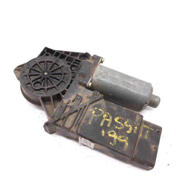 Motoras Macara Dreapta Fata Vw Passat B5, B5.5 1996-2005 0130821694, 101431202, 05076260, 119090Xx, 030998 Bosch