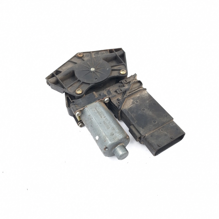 Motoras Macara Dreapta,fata VW PASSAT B5, B5.5 1996 - 2005 105405301, 05074210, HW12S0202011004, 141502, 0130821694