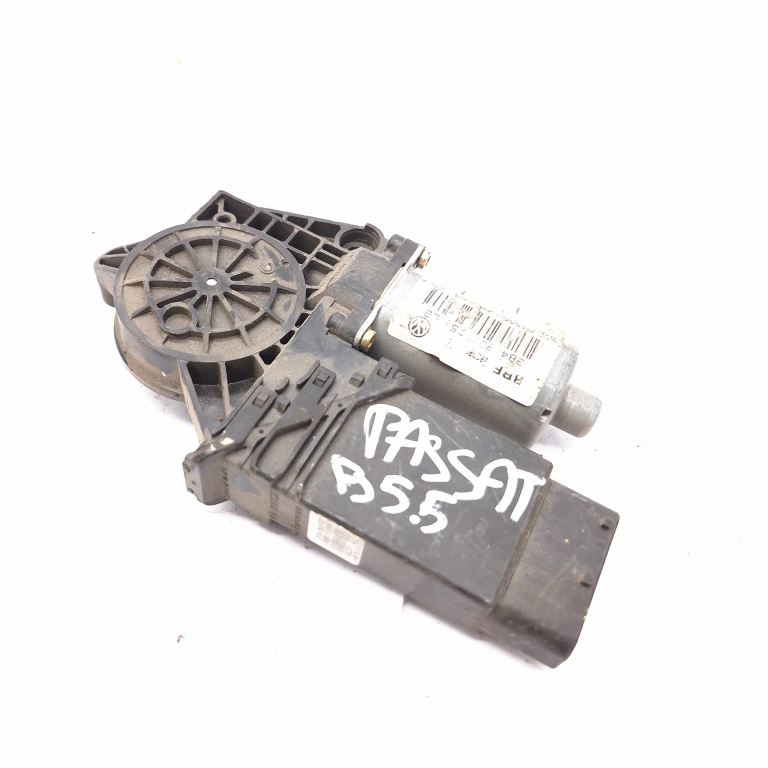 Motoras Macara Dreapta Fata Vw Passat B5, B5.5 1996-2005 3B4837752, 3B4837752Lb, 0130821694, 9776105415301, F005S00058, 38220906 Bosch,Bose