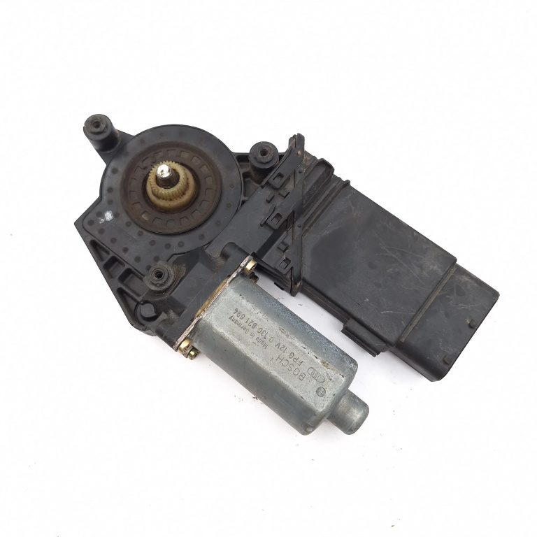 Motoras Macara Dreapta Fata Vw Passat B5, B5.5 1996-2005 3B4837752, 3B4837752Jq, 0130821694, 105405301, 05074210, 105405-301, S0002280601, 140119, 9700105554000 Bosch,Brose