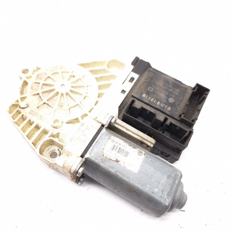 Motoras Macara Dreapta,fata VW PASSAT B6 2005 - 2010 F005S00202, 1K0959793G, 981676111, 1K0959701K, 9812404, 02814437, 01125635, 940500, 0536009302, 992729105, 7746015005, 01125430