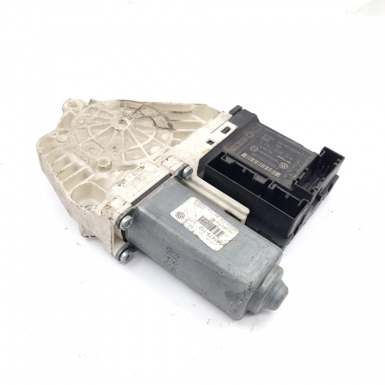 Motoras Macara Dreapta Fata Vw Passat B6 2005-2010 1K0959702F, 1K0959792L, F005S00296, 974629101, 981239324, 981675112, 992729106, 7746015005, 02066430, 02915410, 3156616 Bosch