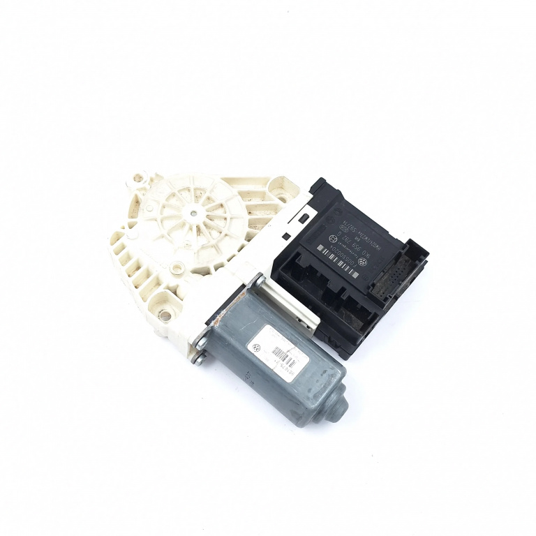 Motoras Macara Dreapta Fata Vw Passat B6 2005-2010 2.0 Fsi Bvy Benzina 1K0959792G, F005S00204, 98167511, 98123910, 1K0959702, 992729105, 7746015005, 11016430 Bosch
