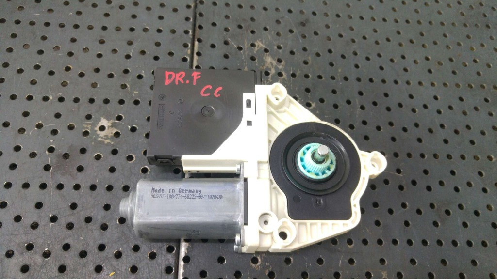 Motoras macara dreapta fata vw passat cc 3c8837462j 965697100
