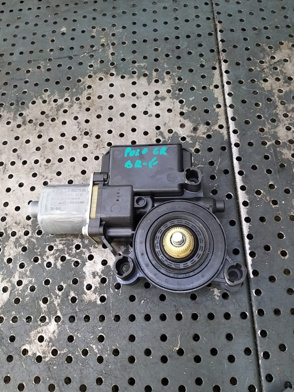 Motoras macara dreapta fata vw polo 6r 0130822530 6r0959802t