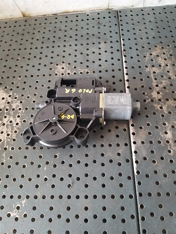Motoras macara dreapta fata vw polo 6r 6r0959802t 0130822530