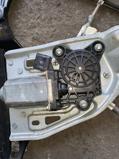 Motoras macara dreapta Mercedes-Benz C-Class W203/S203/CL203 [2000 - 2004] Coupe 3-usi C 200 Kompres...
