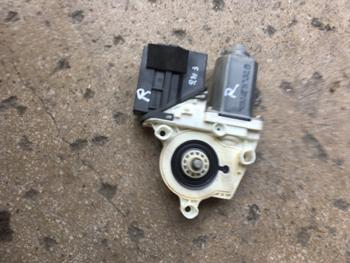 Motoras macara dreapta Seat Ibiza 3 6L [2002 - 2006] Hatchback 3-usi 1.4 TDI MT (75 hp) IV (6L1)