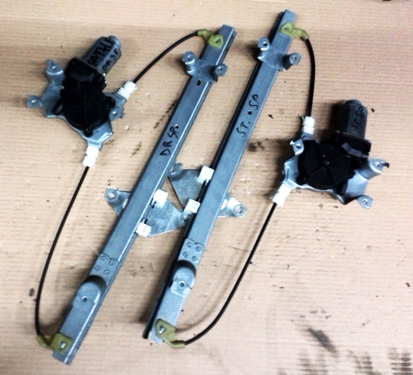 MOTORAS + MACARA DREAPTA SI STANGA SPATE NISSAN PATHFINDER R51 2005-2011