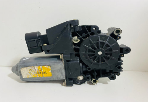 Motoras macara dreapta spate 119022113/7743000741/2005886 Audi A8 D2/4D [1994 - 1999]